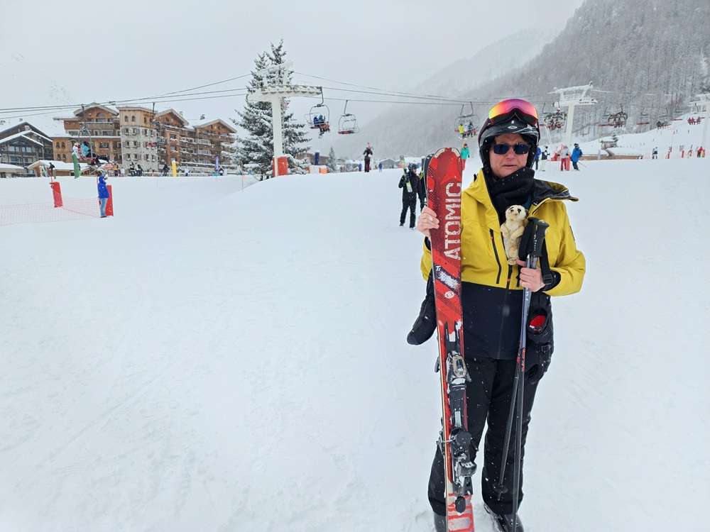 Maria and Arnee in the Snow