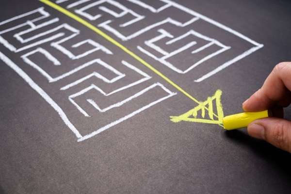 Finding a Path Through Chronic Pain - Paragon PsychConnect Hand drawing a direct yellow path through a maze, symbolising gradual recovery from fear avoidance